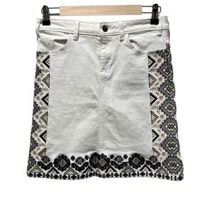 PILCRO and the‎  LETTERPRESS mini embroidered jean skirt sz 2 Anthropologie